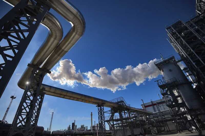 ЛУКОЙЛ поставил крекинг на стоп