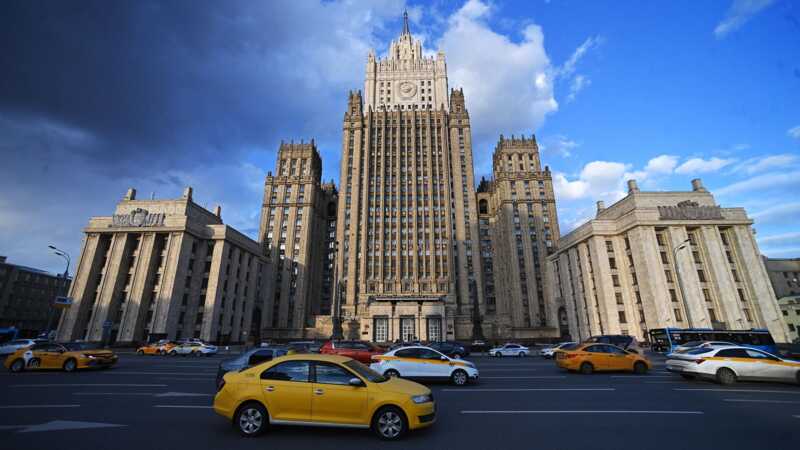 Для россиян, которые проживают за границей, правительство РФ намерено ввести консульский учет