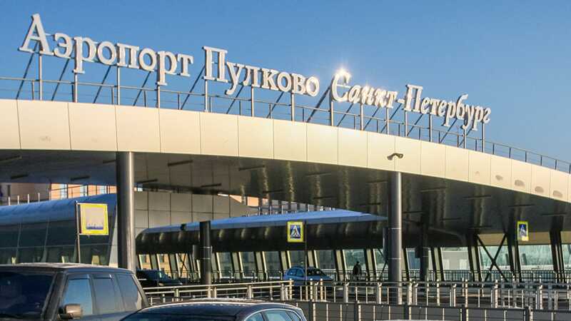 Аэропорт Пулково временно закрыли из-за непогоды