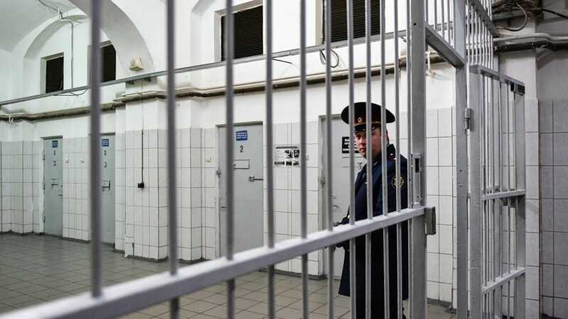 В Новосибирске начальника изолятора МВД отправили в СИЗО
