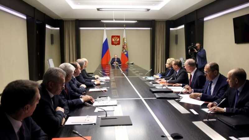Кресло в Совбезе, бизнес в Лондоне, офис на Лубянке
