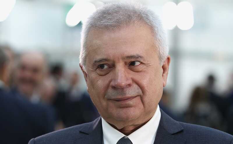 Алекперов пошел собирать резиновые крошки