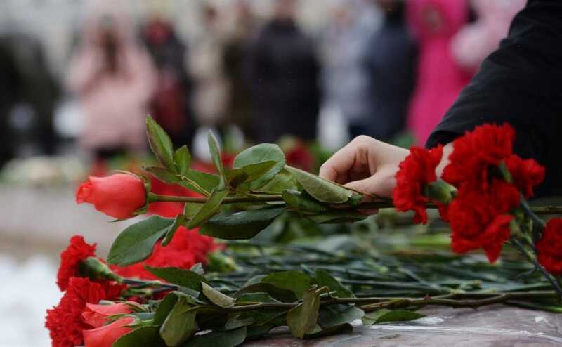 "Она была моим спасителем": известный музыкант в слезах сообщил о смерти жены