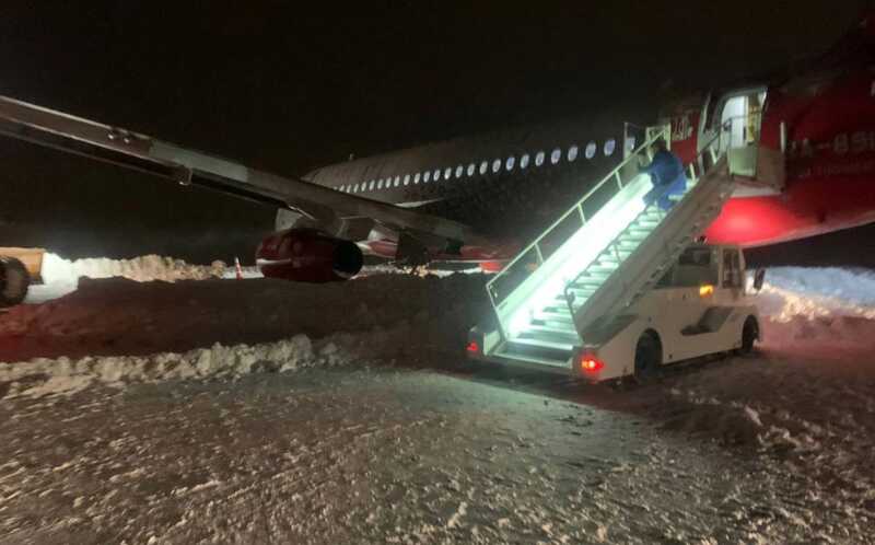 Самолёт с тренером Тарасовой врезался в сугроб на ВПП в аэропорту Саранска