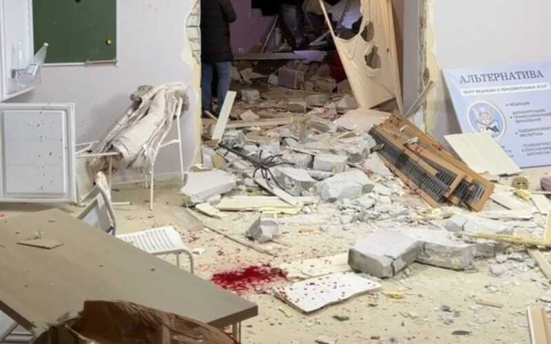 В Элисте неизвестный мужчина взорвал образовательный центр