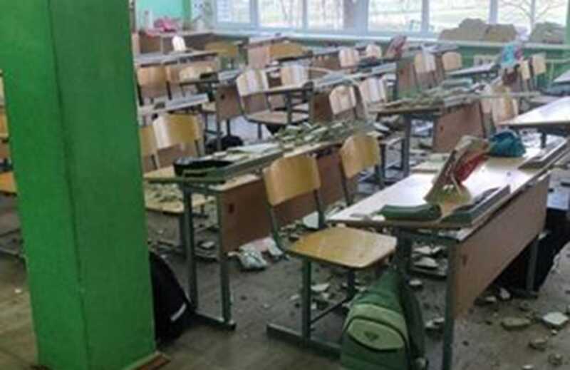 В Адыгее шмат штукатурки рухнул на учеников во время урока