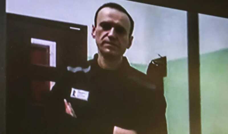 СМИ опубликовали видео Навального* с последнего заседания суда
