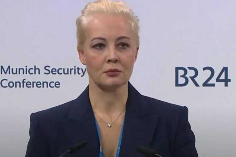 Жена Навального* Юлия прокомментировала смерть мужа, выступая на Мюнхенской конференции
