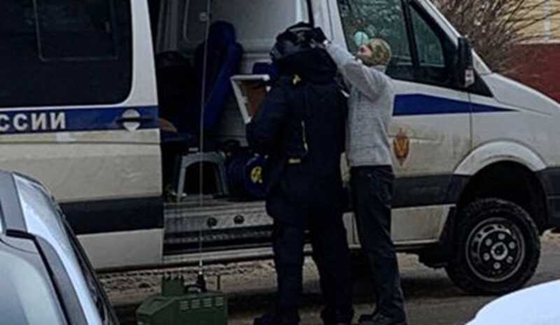 Жителей нескольких домов в Лобне эвакуируют из-за автомобиля с бомбой