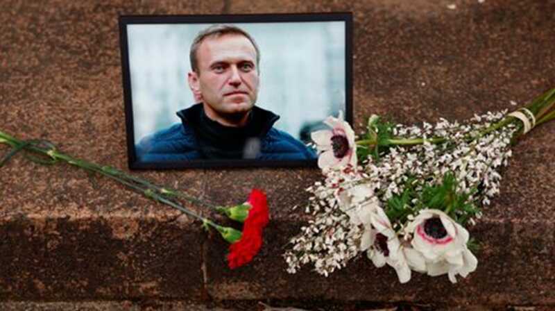 Православные священники и верующие призвали отдать тело Навального семье