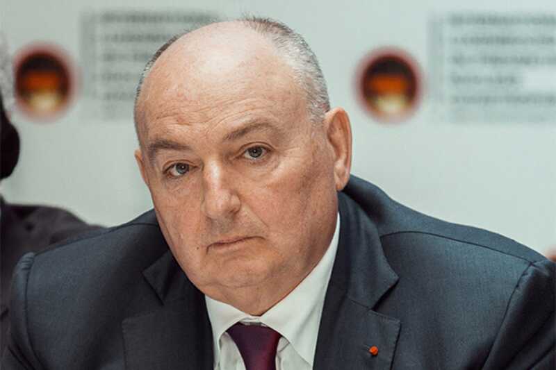 Олигарха Кантора спасает от санкций Венгрия
