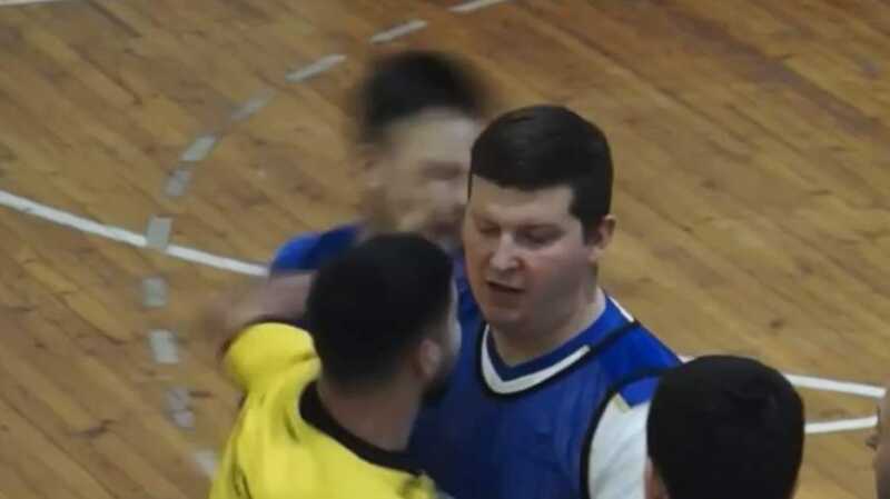 В Екатеринбурге судья подрался с игроком во время матча по мини-футболу