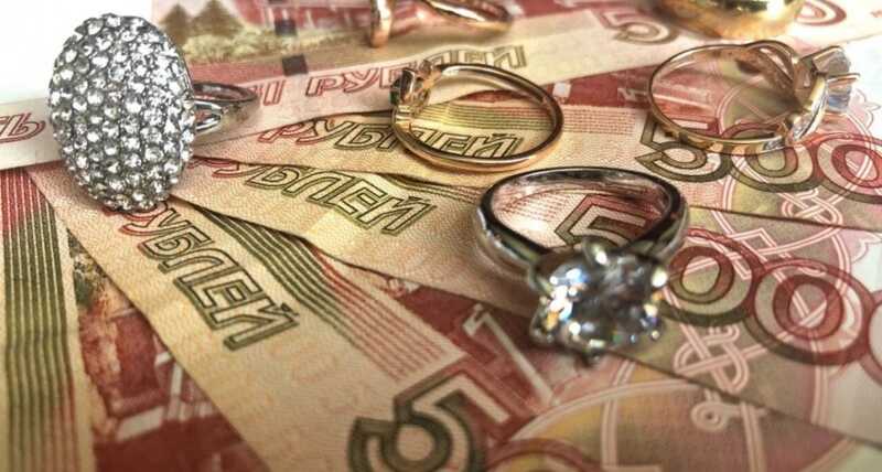 Женщина устроилась на работу в ювелирный магазин, а после его же и ограбила