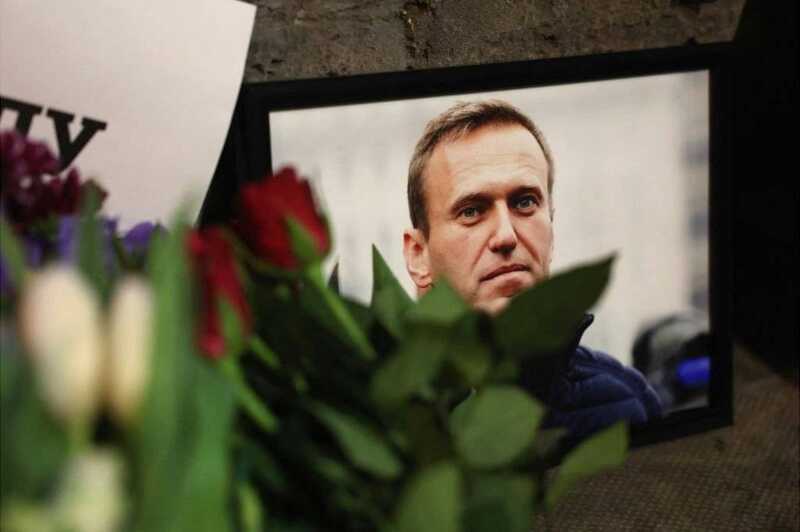 Московские суды начали штрафовать участников похоронной процессии Навального