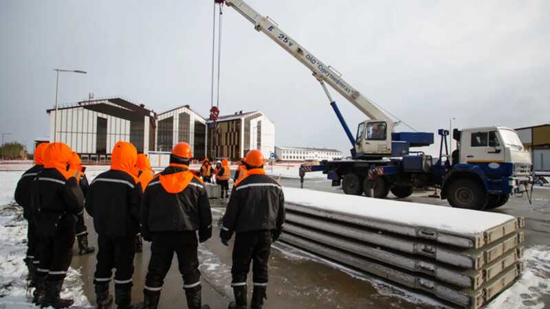 На работника курганского завода упал мешок весом почти в тонну
