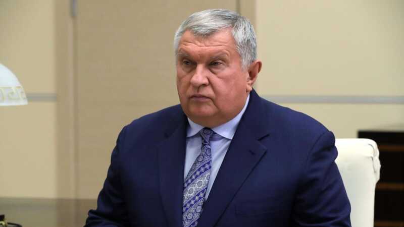 Из-за поездки Сечина на могилу сына в Петербурге перекрывали движение и закрывали кладбище