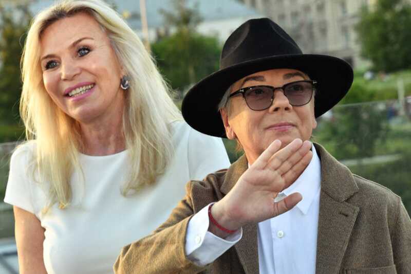 Один краше другого: 65-летняя вдова Юдашкина нашла ему замену