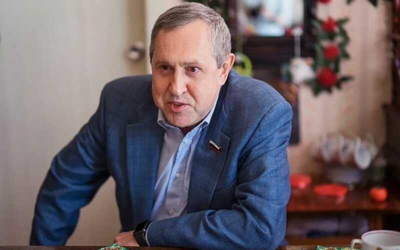 У сбежавшего от суда депутата Госдумы отбирают макароны