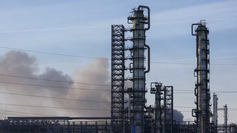 Россия намерена восстановить к лету неисправные нефтеперерабатывающие заводы с помощью дронов