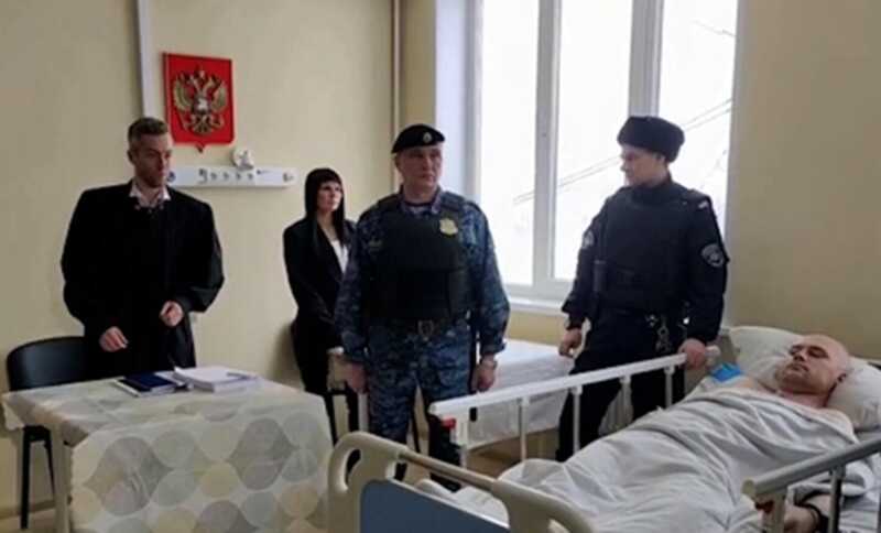 Суд на больничной койке: опубликовано видео из палаты нападавшего на губернатора Чибиса