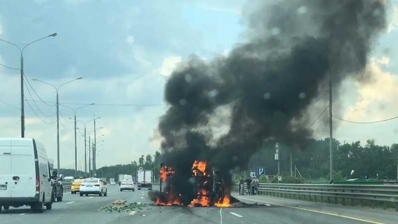 На автостраде в Подмосковье произошло возгорание грузовика