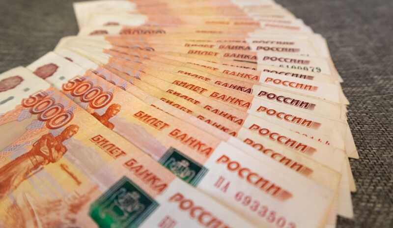 Таксист заставил курьера вернуть украденные деньги бабушке