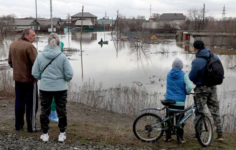 В Кургане жителей призвали сделать месячный запас воды из-за паводка