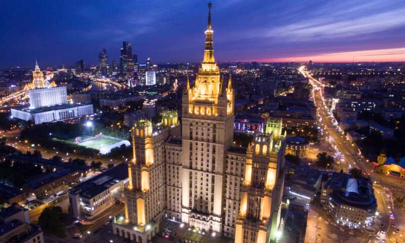 В Москве горит сталинская высота на Котельнической набережной