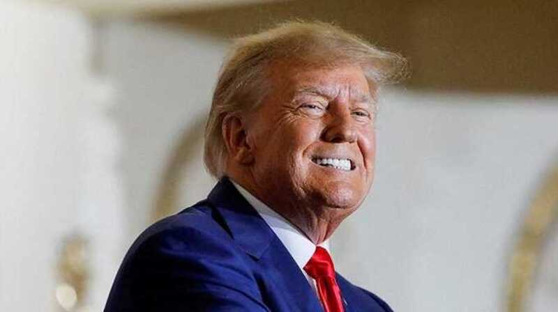 Играет в опоссума: Трамп комично боролся со сном во время судебного заседания