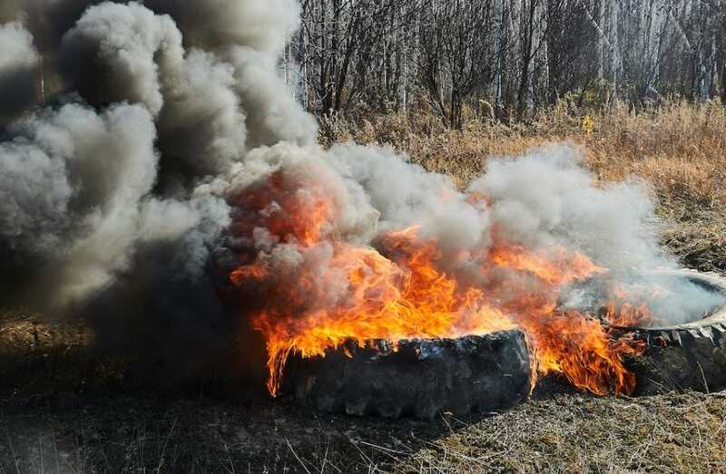 В Чите дети отравились угарным газом из-за горящих в подъезде покрышек