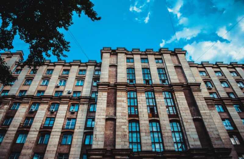Гуманитариям Дугин не мил