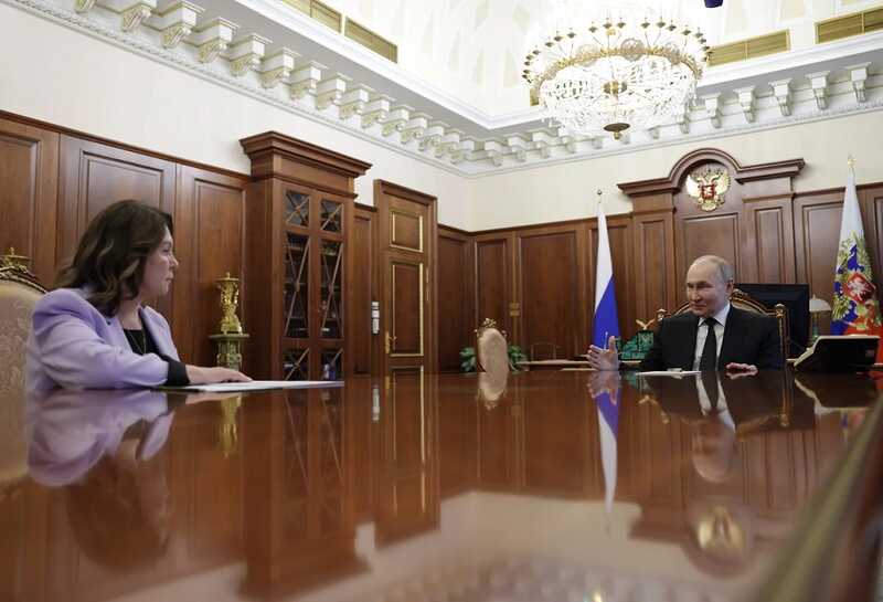 Путин попросил Подносову разобраться с загруженностью судов