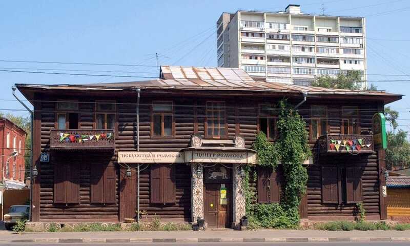 Москвичи выступили против продажи "избы на Масловке"
