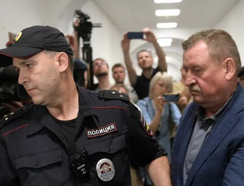 Питерским генералам сидеть в столице