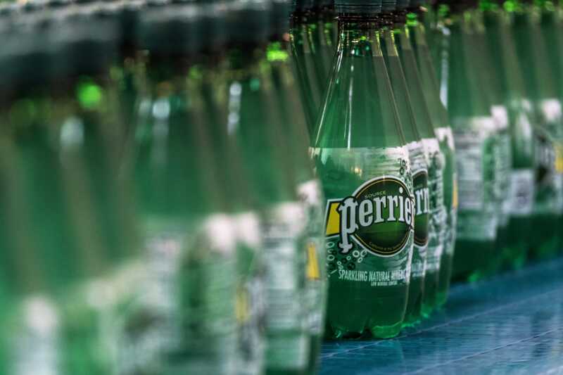 Во Франции утилизированы 2 миллиона бутылок Perrier из-за наличия фекалий