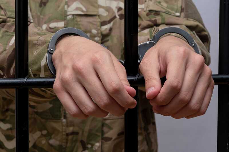 По подозрению в убийстве пятерых человек задержаны два российских военнослужащих