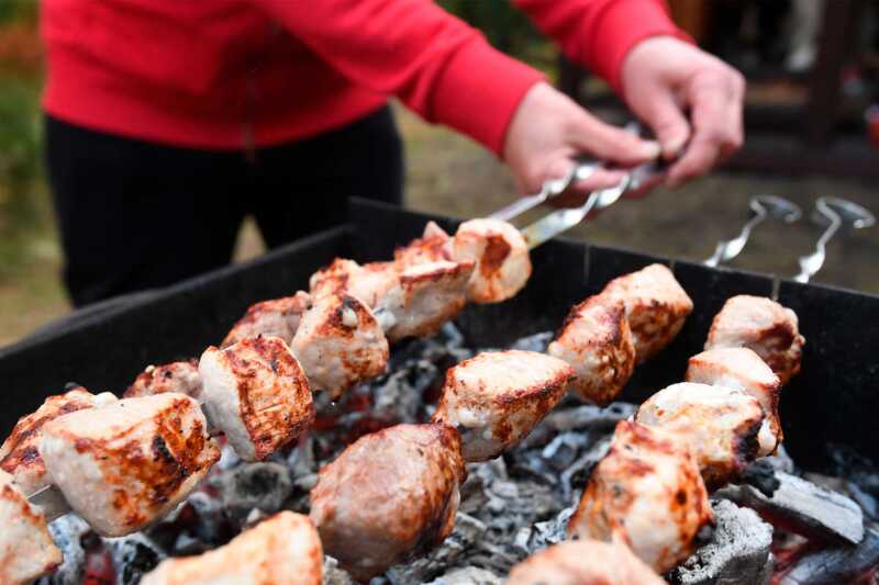 Россияне предпочитают покупать шашлык из курицы