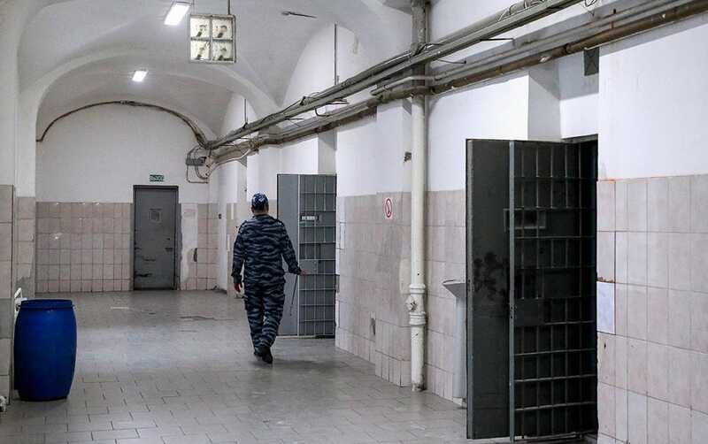 В оккупированном Луганске из-под стражи сбежал обвиняемый в убийстве военный