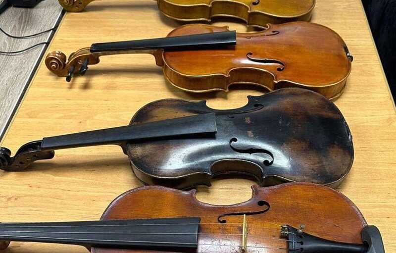 Молдавские таможенники изъяли у мужчины четыре незадекларированные скрипки