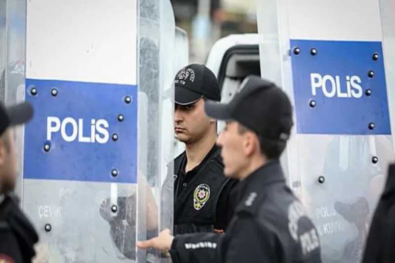 В Турции во время первомайских манифестаций пострадали 28 полицейских