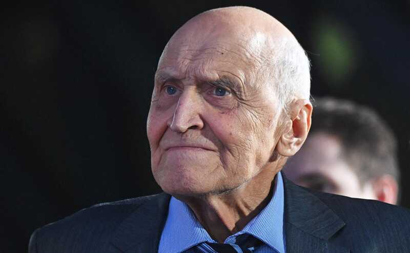 "У меня еще есть шансы": 86-летний Николай Дроздов надеется на врача