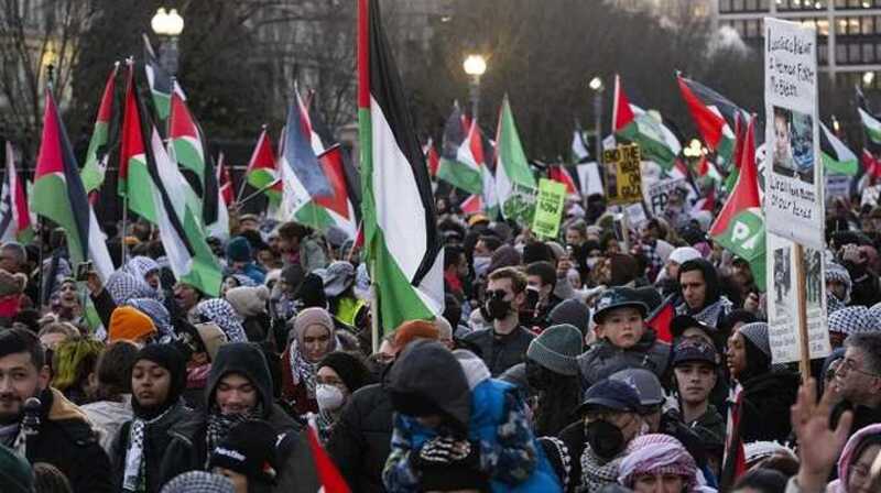 В Париже студенты вышли на митинг в поддержку Палестины