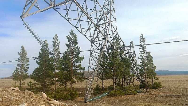 В Бурятии ураган согнул несколько опор ЛЭП