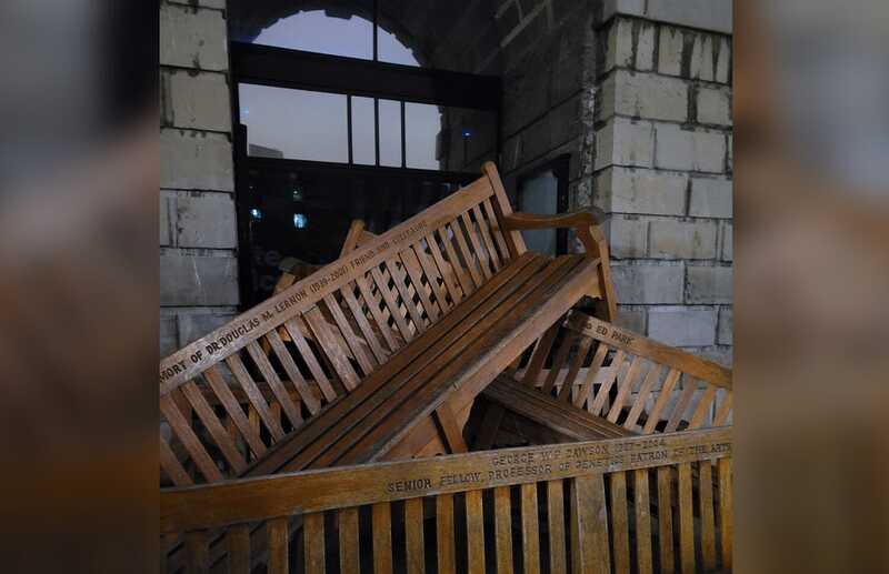 Студенты Тринити-колледжа заблокировали доступ к древней рукописи