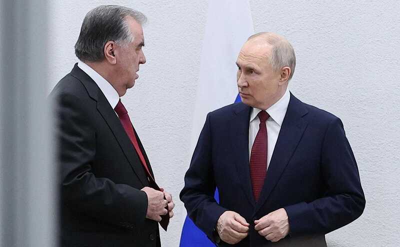 Путин обсудил с президентом Таджикистана ситуацию с мигрантами