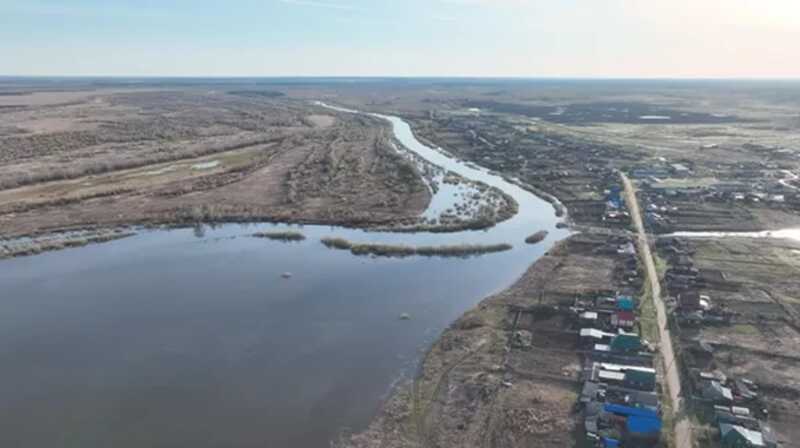 Под Тюменью вода из Тобола затопила дороги до трех населенных пунктов