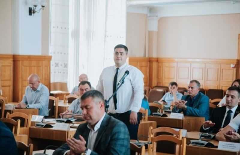 Под директором городского Управления ЖКХ в Чебоксарах давно шаталось кресло