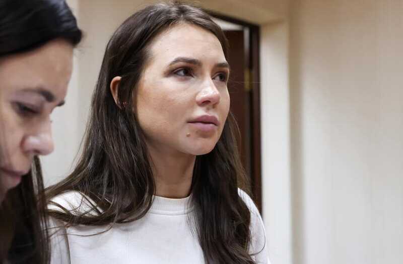Экс-стилист Лерчек могла заработать миллионы, одевая ее в подделки с "Садовода"