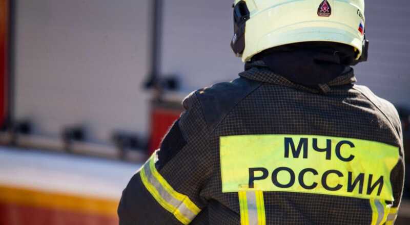 В морском порту в Петропавловске-Камчатском загорелся ангар