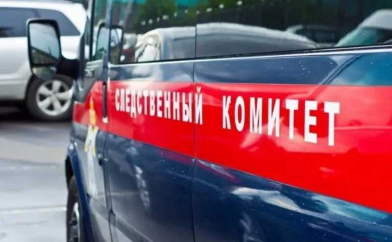 СК заинтересовался таксистом-иностранцем, который порезал колеса машины скорой